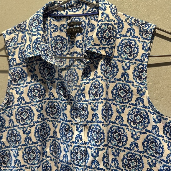 Talbots Perfect Shirt Scroll Medallion Sleeveless Non Iron Blue and White Top - Picture 9 of 12